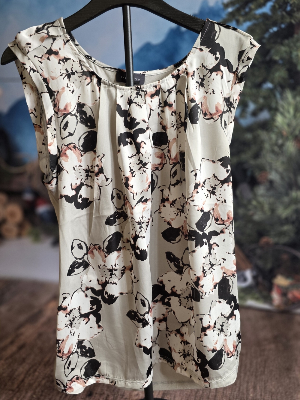 The Limited Floral Cap-Sleeve Shell Top - Grey/Black/Pink